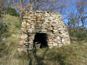 Xtrallusion photo library of independent, self-guided walking and sightseeing holidays in Italy. Pictures, images, photos and photographs taken along the way of this 1-day walking itinerary, to give you a visual impression of the day's walk.